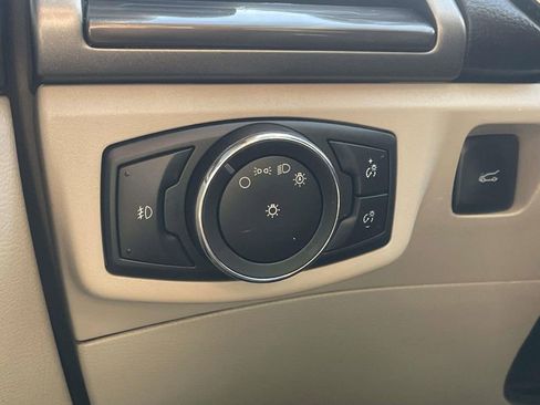 Used 2017 Ford Fusion SE w/ Fusion SE Technology Package image 13