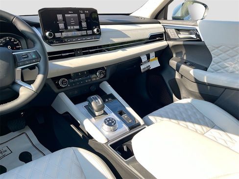 New 2025 Mitsubishi Outlander SEL image 27