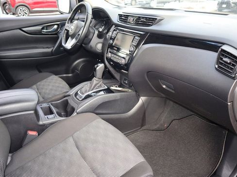 Certified 2021 Nissan Rogue Sport SV image 25