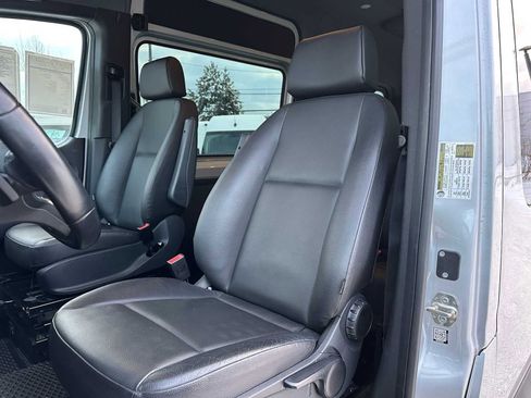 Used 2021 Freightliner Sprinter 2500 image 22