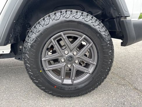 Used 2025 Jeep Wrangler Unlimited Sport AWD/4WD image 30