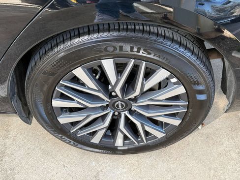 Used 2025 Nissan Altima 2.5 SV FWD image 31