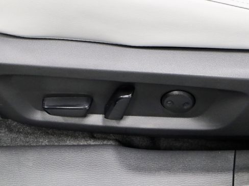 New 2025 Mitsubishi Outlander SE image 15