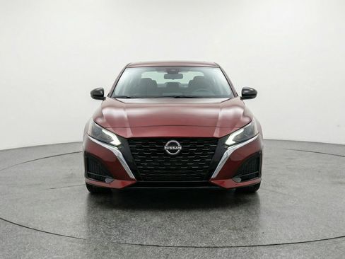 Used 2025 Nissan Altima 2.5 SV image 2