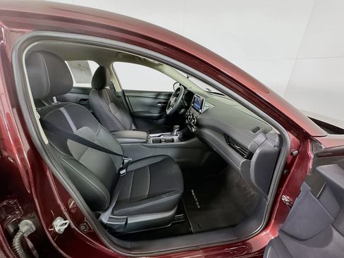 Used 2025 Nissan Sentra SV image 31