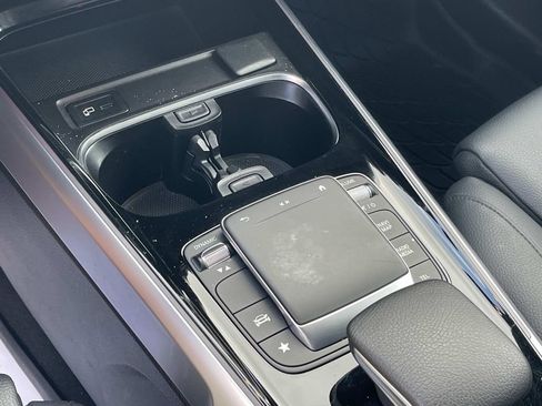 Used 2022 Mercedes-Benz GLB 250 image 35
