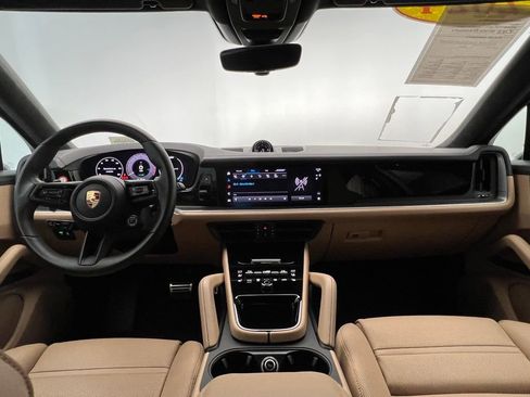 Used 2024 Porsche Cayenne Turbo image 6