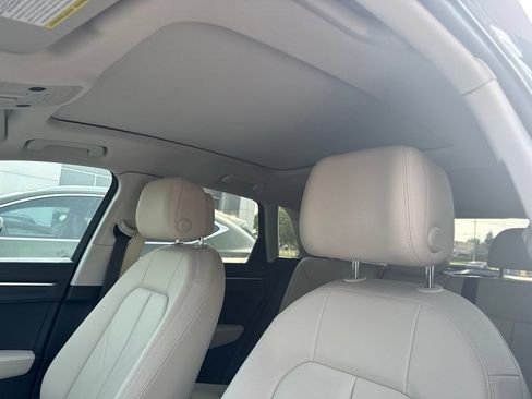 Used 2020 Audi Q3 2.0T Premium w/ Convenience Package AWD/4WD image 17