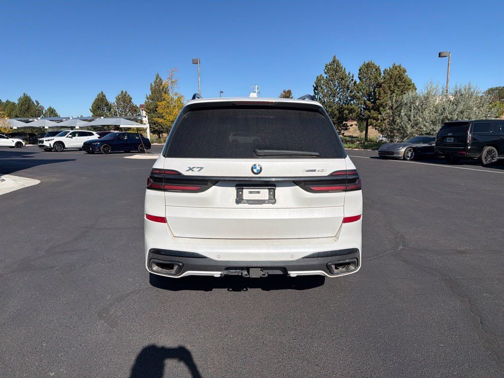 Used 2024 BMW X7 xDrive40i w/ M Sport Package AWD/4WD image 4