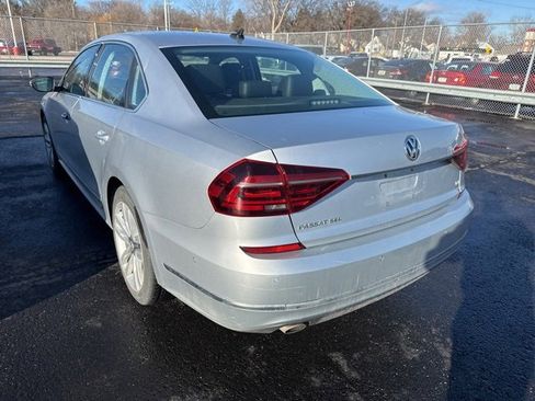 Used 2017 Volkswagen Passat 1.8T SEL Premium image 19