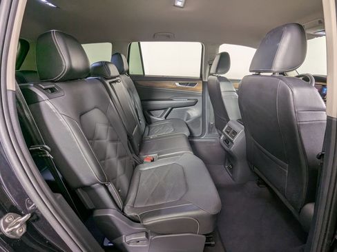 Used 2024 Volkswagen Atlas SE image 33