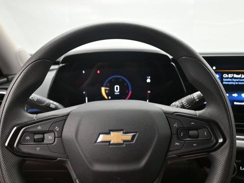 Used 2025 Chevrolet Trax LT FWD image 12