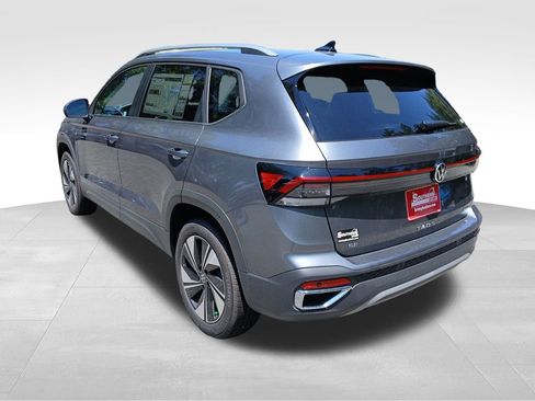 New 2025 Volkswagen Taos SE image 3