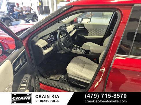 Used 2023 Mitsubishi Outlander SEL AWD/4WD image 4