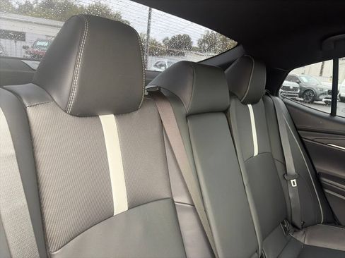 Used 2025 Toyota Camry SE w/ Convenience Package FWD image 29