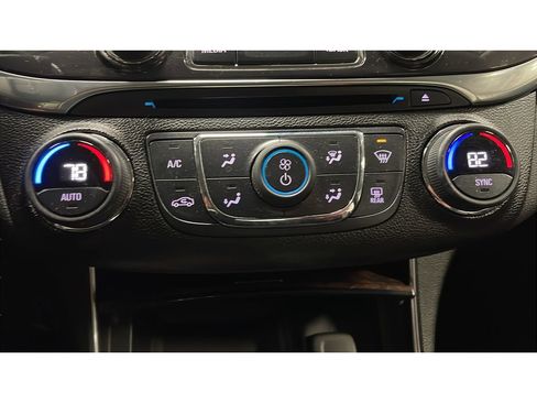 Used 2014 Chevrolet Impala LT w/ Convenience Package image 13