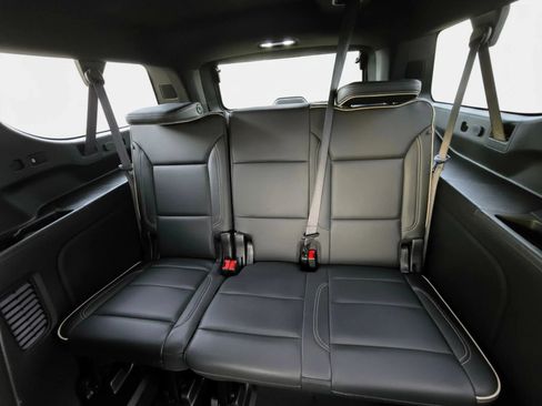 Used 2022 Chevrolet Suburban Premier RWD image 15