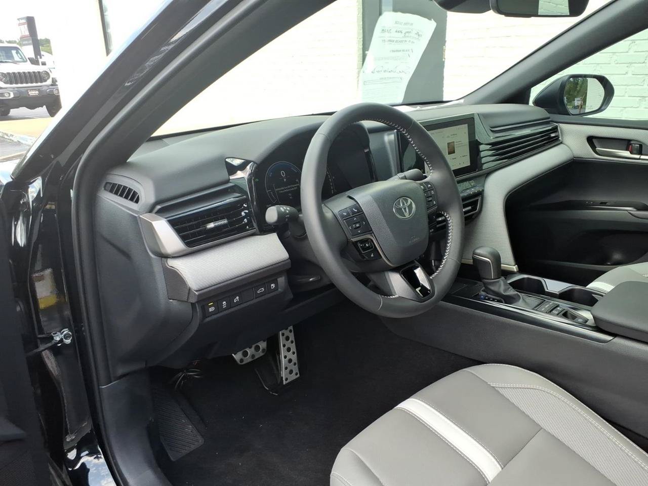 Used 2026 Toyota Camry SE w/ Convenience Package FWD image 5
