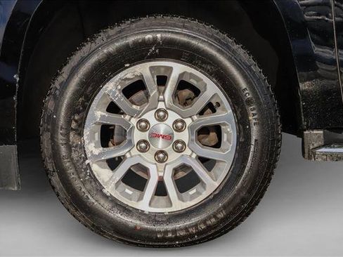 Used 2018 GMC Yukon SLT image 9