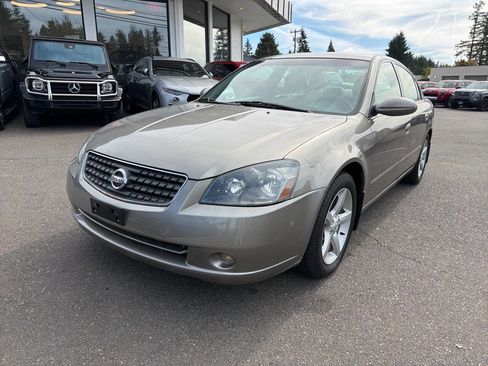 Used 2005 Nissan Altima 3.5 SE image 1