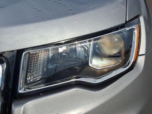 Used 2021 Jeep Grand Cherokee Limited AWD/4WD image 9