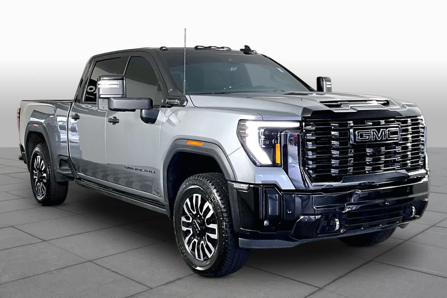 Used 2024 GMC Sierra 2500 Denali Ultimate AWD/4WD image 4