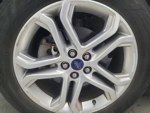 Used 2018 Ford Edge Titanium FWD image 31