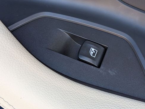 Used 2025 BMW 230i Coupe w/ M Sport Package image 32