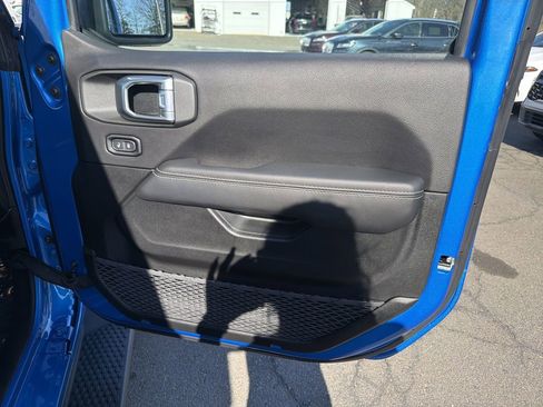 Used 2023 Jeep Wrangler Unlimited Sahara w/ Cold Weather Group AWD/4WD image 15