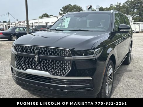 New 2026 Lincoln Navigator L Reserve AWD/4WD image 3