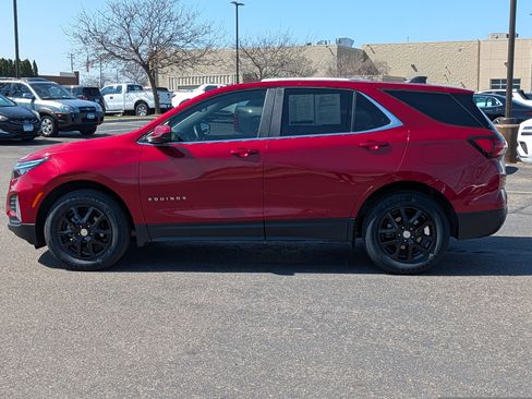 Used 2024 Chevrolet Equinox LT image 2