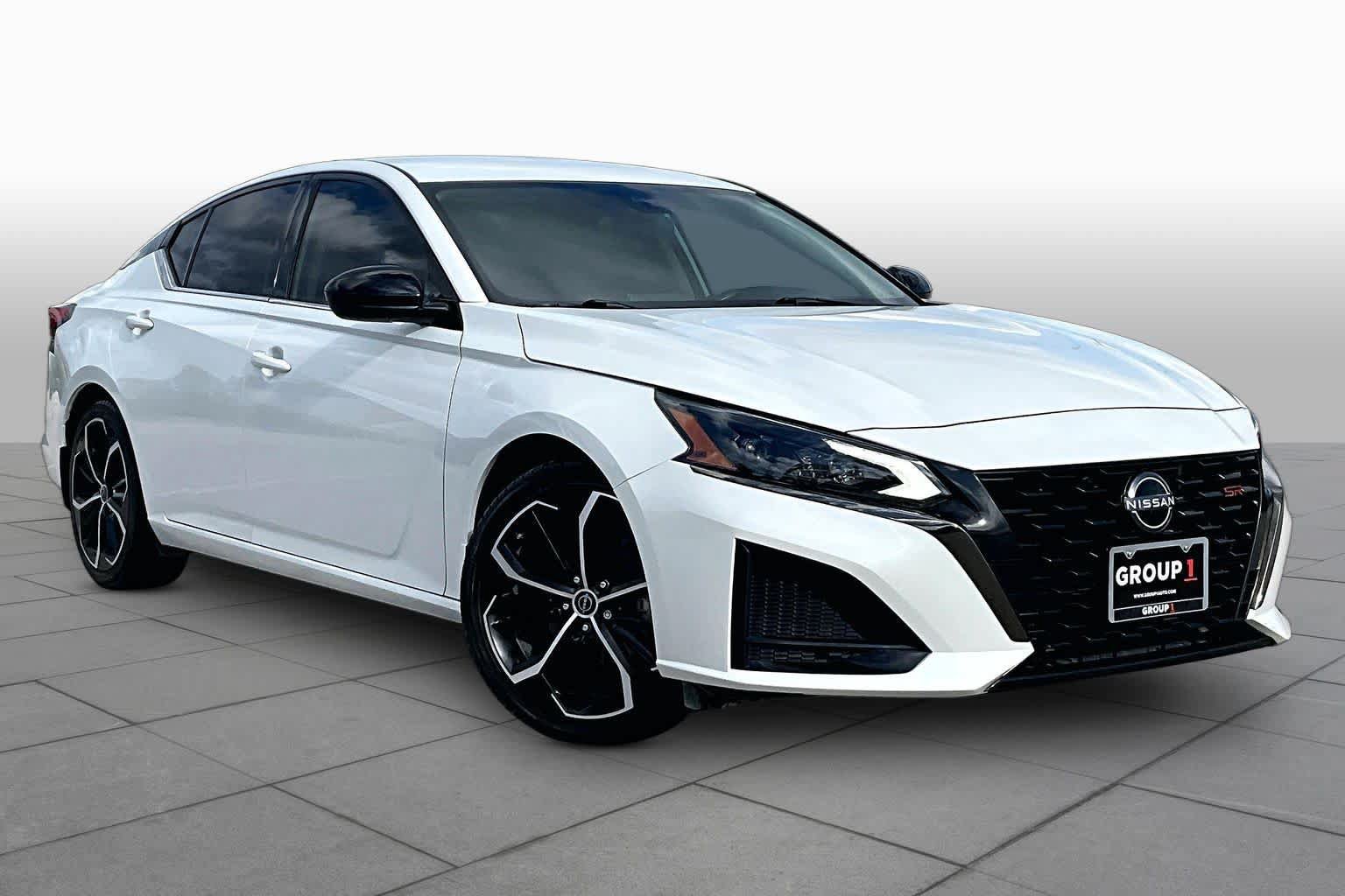 Used 2023 Nissan Altima 2.5 SR FWD image 3
