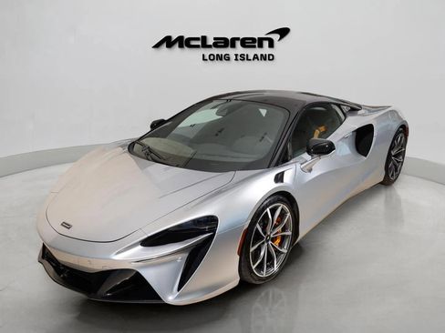 Used 2023 McLaren Artura image 32