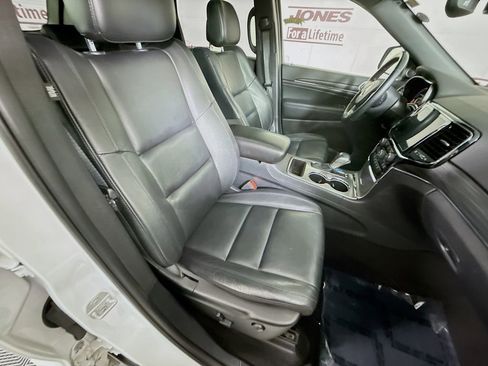Used 2020 Jeep Grand Cherokee Limited image 32