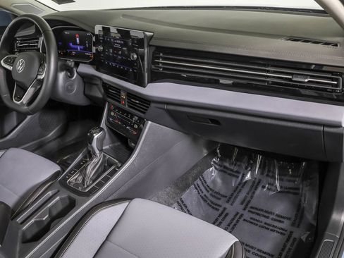 Used 2025 Volkswagen Jetta SE w/ Black Wheel Package image 43