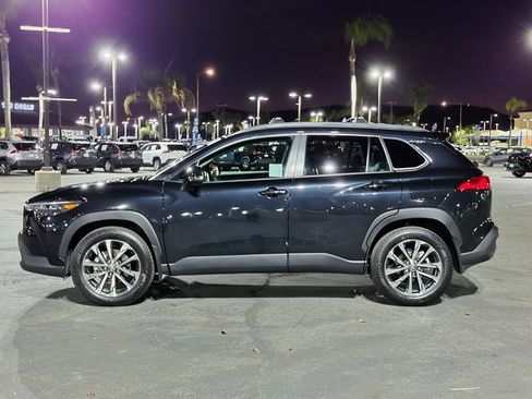 Used 2025 Toyota Corolla Cross XLE image 9