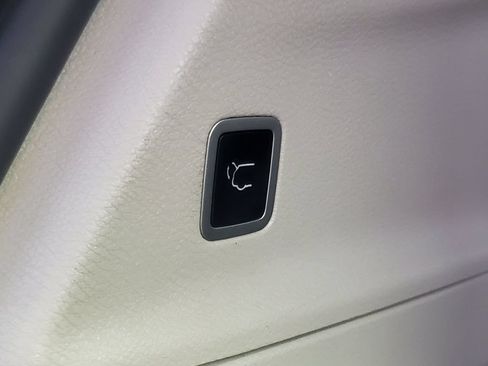 Used 2024 Chrysler Pacifica Touring-L FWD image 31