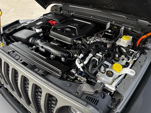 Used 2023 Jeep Wrangler Unlimited Rubicon 4xe image 31