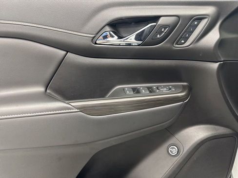 Used 2023 GMC Acadia SLT w/ Preferred Package FWD image 9