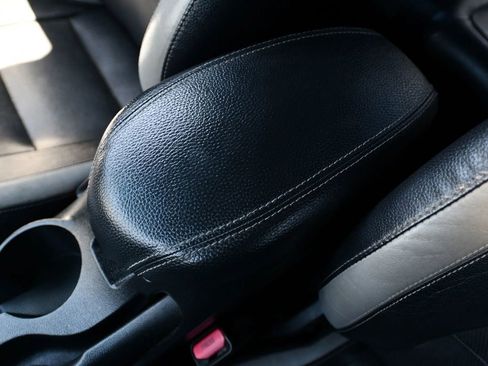Used 2016 Hyundai Veloster Turbo FWD image 23