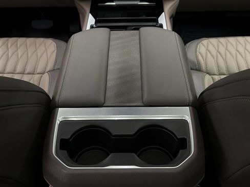 Used 2025 Ford F250 Platinum w/ Platinum Plus Package AWD/4WD image 39