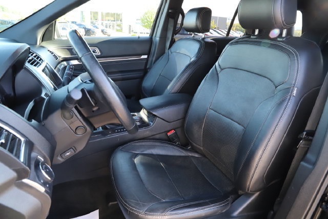 Used 2017 Ford Explorer Limited w/ Equipment Group 301A AWD/4WD image 16