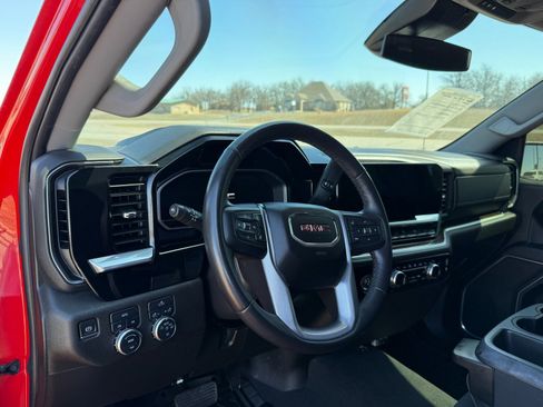 Used 2022 GMC Sierra 1500 Elevation w/ LPO, Elevation Black Package image 16