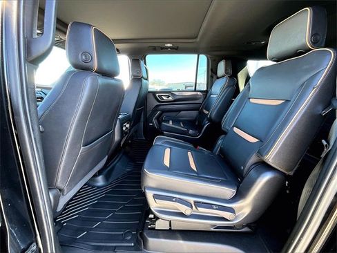 Used 2022 GMC Yukon XL AT4 image 14