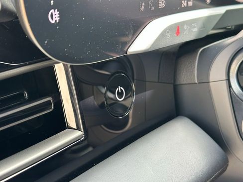 Used 2025 Porsche Taycan image 17