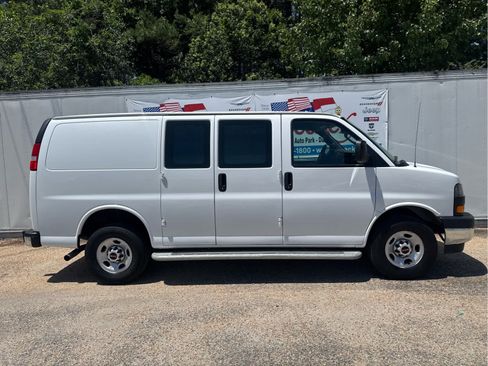 Used 2024 GMC Savana 2500 w/ Driver Convenience Package RWD image 2