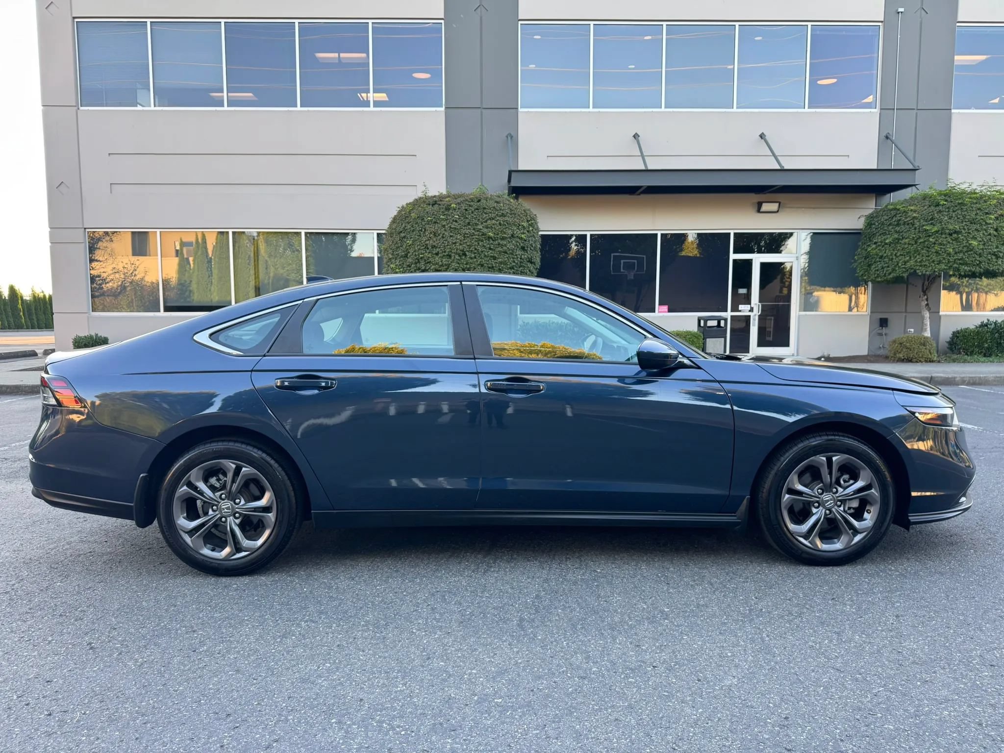 Used 2023 Honda Accord EX image 12