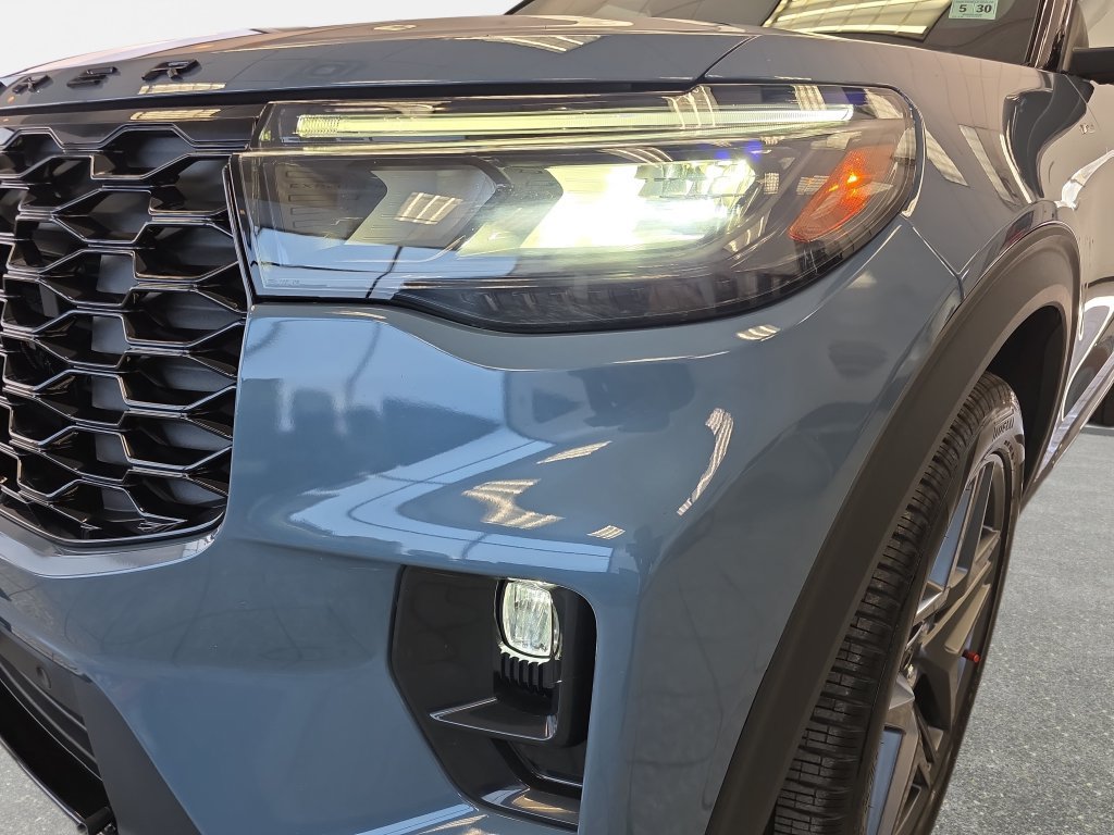 Used 2025 Ford Explorer ST-Line w/ Premium Package AWD/4WD image 32