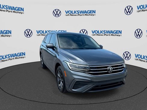 Used 2022 Volkswagen Tiguan SE w/ Panoramic Sunroof Package FWD image 16