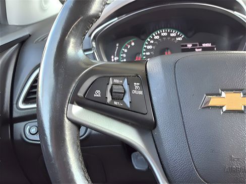 Used 2022 Chevrolet Trax LT w/ LT Convenience Package image 28